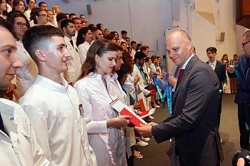 В Калининграде вручили дипломы выпускникам Балтийского федерального университета имени Иммануила Канта В Калининграде вручили дипломы выпускникам Балтийского федерального университета имени Иммануила Канта